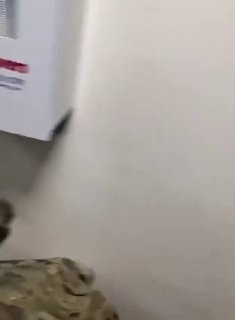חייל אמריקאי מתעד את הרגע שבו נמלטו למקלטים בתוך בסיס מופאק סלטי בירדן לאחר שנשמעו סירנות עקב טילים ומזל"טי…