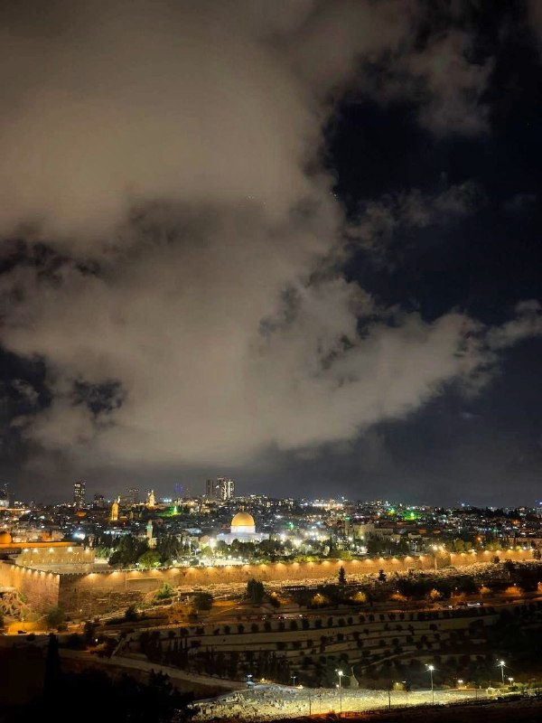 A beautiful view of the blessed Al-Aqsa Mosque.
