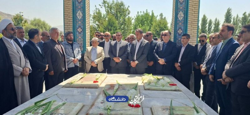 روزنامه فرهیختگان: 📸 ادای احترام دکتر بیژن رنجبر رئیس دانشگاه آزاد اسلامی به مقام شهدای گمنام واحد کرج@Farhikhtegan_Daneshgah📸 ادای احترام