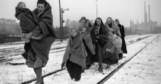 «Это очень давняя травма». История судетских немцев: изгнание и возвращениеНынешний съезд Судетов в Брно — 76-й. Первый прошел уже на пятый год после изгнания, и дальше — каждый год. То есть уже четвертое поколение немцев шьет костюмы, учит танцы и варит р