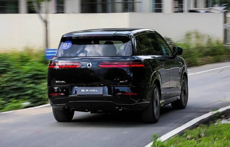 На рынок Китая вышло второе поколение Denza N8L 6