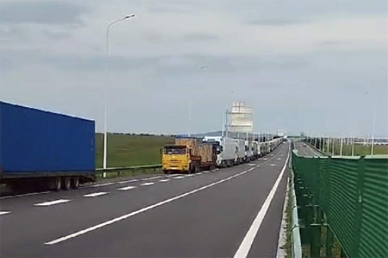 На крупнейшем погранпереходе с КНР возникла пробка из-за роста ставки утильсбора — «Известия»