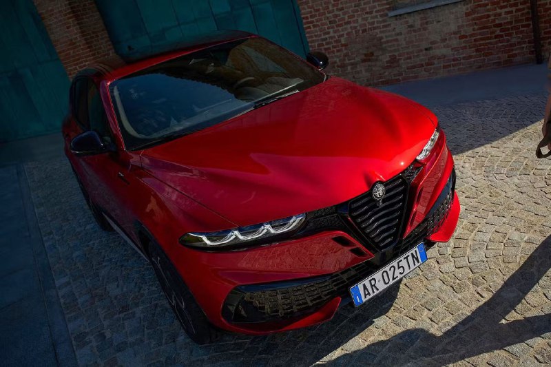 Компания Alfa Romeo обновила кроссовер Tonale