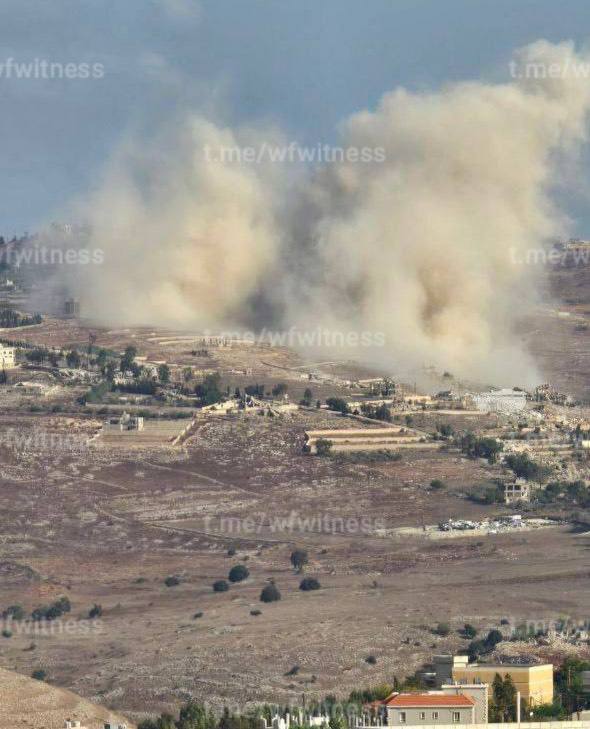 ️🇱🇧🇮🇱 Israeli explosion targeting the city of Mays al-Jebel, southern Lebanon.