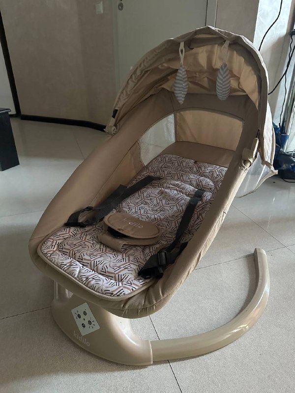 Покупали шезлонг детский новый в Дисней за 350 л., и не пользовались, ребенок в нем не лежит вообще, — фото 1