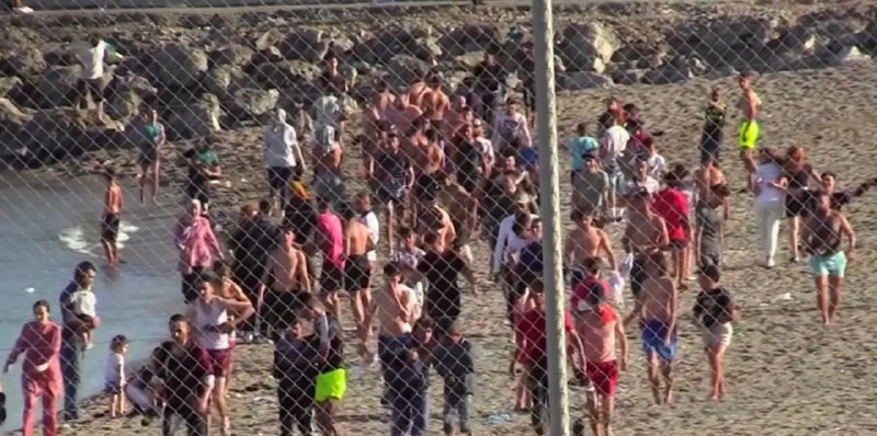 מבזק: ראש ממשלת ספרד, פדרו סנצ'ז, אומר כי חקירת הגדלת המהגרים של Ceuta נמשכת, ימין קיצוני מאחורי מידע 'מזויף'