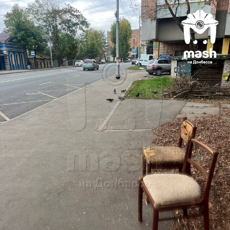 תחנה חדשה נפתחה בלוגנסק, אם כי ללא סוככים וספסלים - כמה כיסאות לשיחה אינטימית. לפני שנתיים שיפצו עובדי השיר…