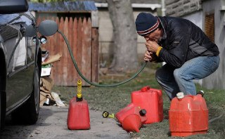 📈 ФАС усилила контроль за продажей топлива для аграриев в половине федеральных округов, а россияне стали массово гуглить: «Как слить бензин»ФАС разослала требование своим 16 региональным управлением в Северо-Западном, Приволжском, Уральском и Сибирском фед