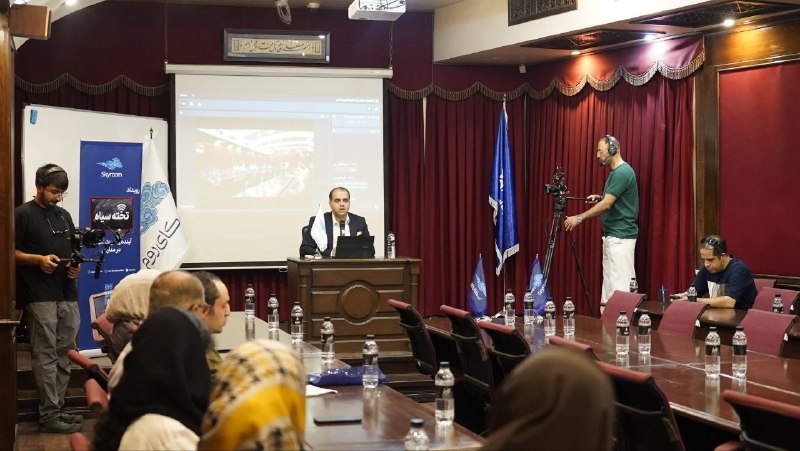 جماران: ⬆️آموزش آنلاین ۸۰ برابر شد🔹در رویداد «تخته سیاه» درباره آینده آموزش آنلاین، یک آمار قابل‌ توجه مطرح شد: استفاده مدارس از