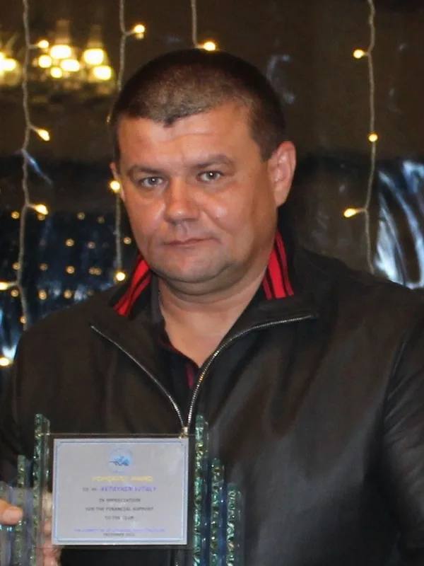 Марго наконец-то призналась, что у нее есть муж, который оплачивает все ее хотел