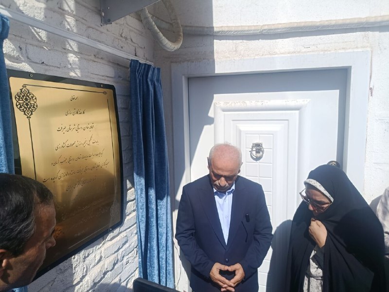 کرمان نو: 🔸معاون وزیر جهاد کشاورزی:🔸ضرورت توسعه صنایع تبدیلی کشاورزی در جیرفت🔸معاون وزیر جهاد کشاورزی و مدیرعامل سازمان مرکزی تعاو