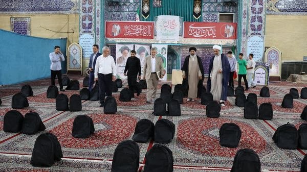 آخرین خبر تهران: ۶۰۰ بسته لوازم‌التحریر برای دانش‌آموزان بهارستانی آماده شد🔹️فرماندار بهارستان با همراهی ائمه جمعه شهرستان و مدیریت شهری 