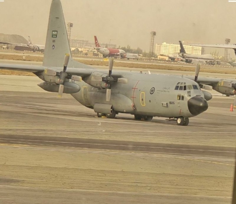 מטוס תובלה הרקולס c_130 של ערב הסעודית נחת בנמל התעופה מהרבאד | פרס