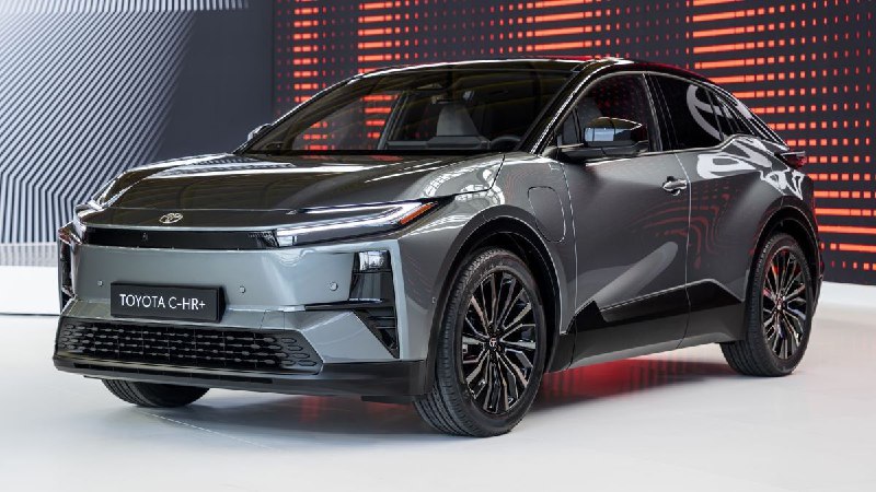 Toyota представила новый кроссовер C-HR+