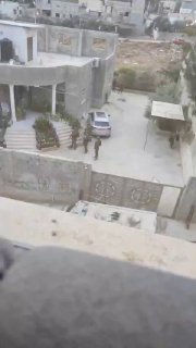כוחות ישראל פשטו על בית והפכו אותו לצריף צבאי בשכונה המזרחית של ג'נין.