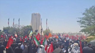 — 🇮🇷 צילומים חיים מכיכר אזדי בטהרן, שצולמו על ידי צוות MES