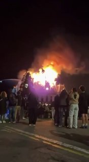 🇫🇷️ - The entire roof of the Limoges town hall collapsed.