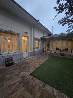 3 sotok, 6 rooms + kitchen. Landmark: 200 meters from Muqumiy street