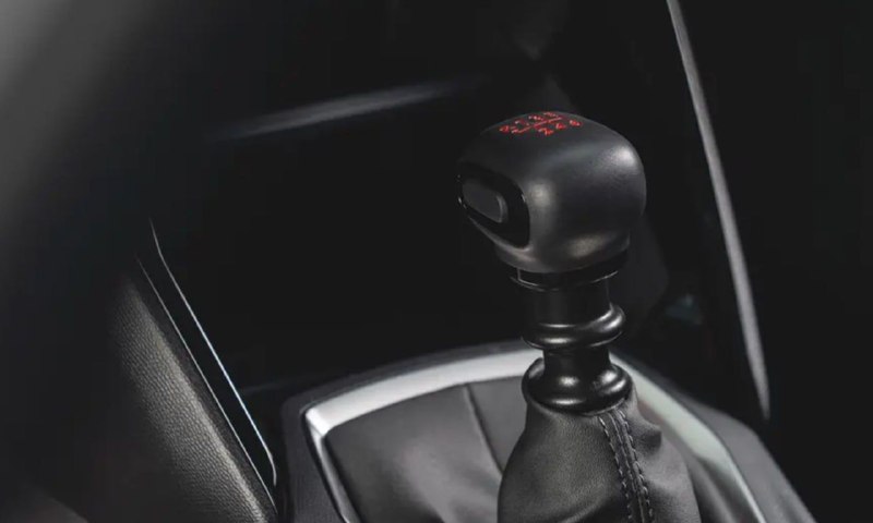 Хэтчбек Peugeot 208 получил спортивную версию в ретро-стиле 5