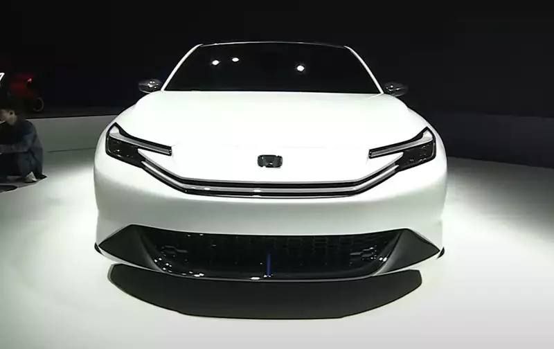 Honda возродила культовое купе Prelude 4