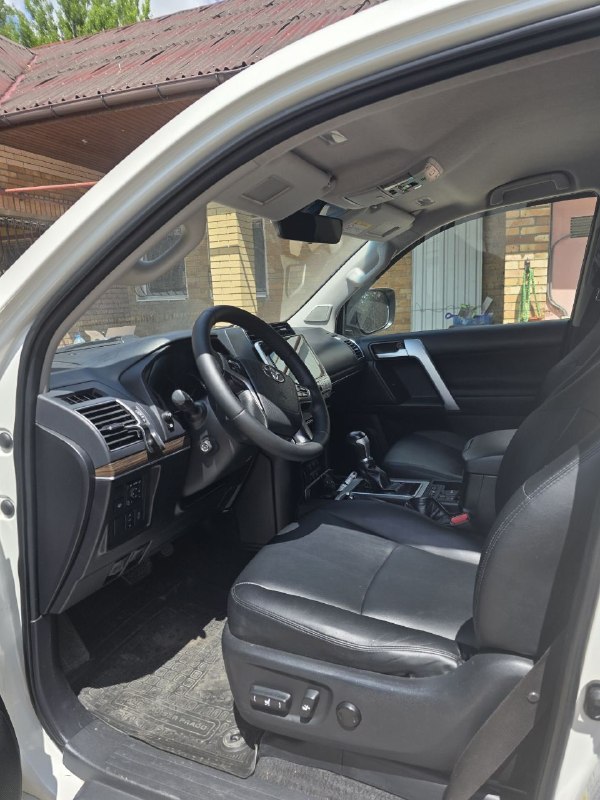Продам автомобиль toyota land cruiser prado.
4.500.000 Р
Пробег, км: 160 000
Количество дверей: 5
Поколение: 150 рестайлинг 2 (2017—2026)
Тип двигателя: дизель
Привод: полный
Мощность, л. С. : 177
Модификация: 2.8 d-4d at (177 л. С. )
Комплектация: prestige
Руль: левый
Цвет: белый
Тип автомобиля: с пробегом
Состояние: не битый
Птс: оригинал
Владельцев по птс: 2
Обмен: возможен
Дополнительные опции
Усилитель руля: гидравлический
Управление климатом: климат-контроль однозонный
Салон: кожа, кожаный руль, обогрев всех сидений, зеркал и руля.
Автомобиль в отличном состоянии, обслуживание для себя, покрытие керамика, третий автомобиль в семье, детали по телефону+79493718176 - фотография - 6