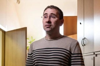Журналисту Олегу Ролдугину официально предъявили обвинение в незаконном использовании персональных данных, совершенном группой лиц по предварительному сговору, сообщает «Новая газета».  По этой статье ему грозит до шести лет лишения свободы.