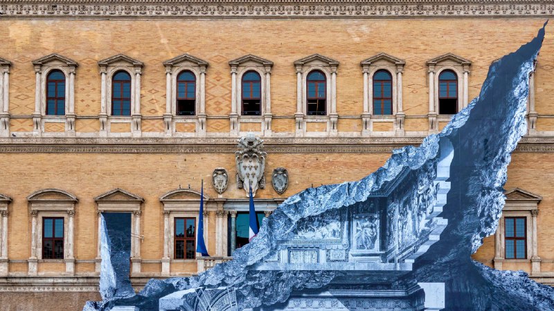 Don't believe your eyes'Vanishing Point' by French street artist JR on the facade of Palazzo Farnese, Rome, Italy (© Fabrizio Troiani/Alamy)