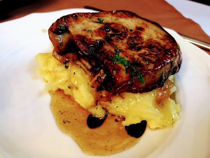 【匈牙利】布達佩斯Budapest｜Comme Chez Soi餐廳。蘋果鵝肝招牌料理擄獲人心