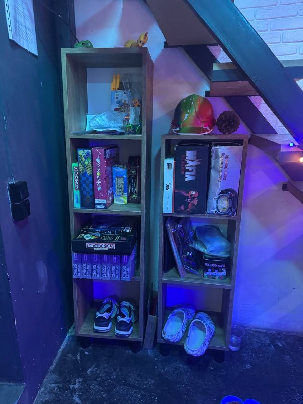 Стилажи: Стеллаж 3 секции (115*36*29см) = 120 лари. Стеллаж 4 секции (148*36*29см) = 140 лари. — фото 1