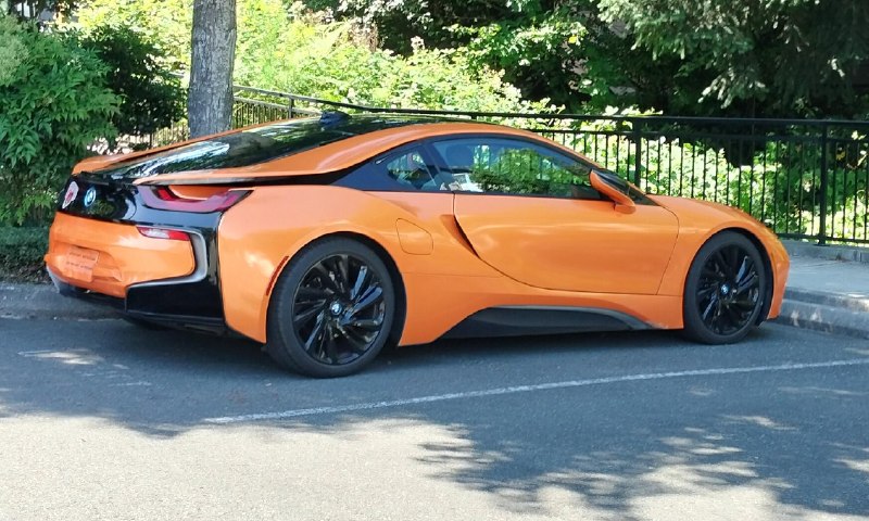 Вот это да! В Ботхелле припарковали редкость — BMW i4 M50 в кузове G26, но с