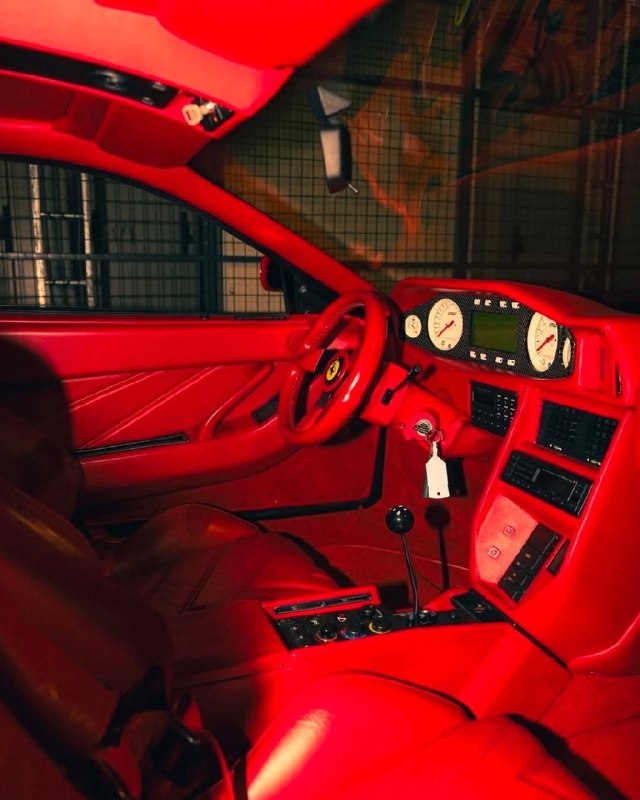 Lotec TT1000 был построен на базе Ferrari Testarossa с применением оригинальных углепластиковых кузо 6