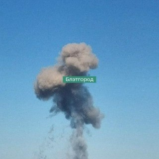 Мощный взрыв раздался в Белгороде. Врыв произошел на восточной окраине Белгорода (недалеко от села Беловское), сообщают местные жители. Причины пока неизвестны. В Беловском повреждён ТЦ «Класс» и торговые точки напротив него, пишут местные тг-каналы