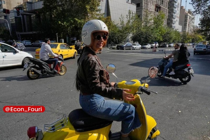 اقتصاد فوری 📈: مطالبه زنان موتورسوار پشت چراغ قرمز پلیس: کی گواهینامه صادر میشود؟اقتصاد آنلاین نوشت:🔹تردد روزانه بانوان موتورسوار در ج
