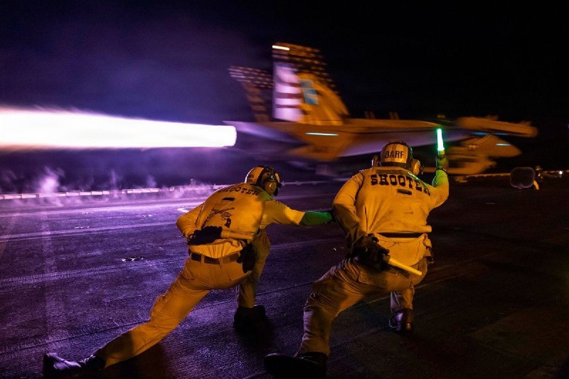⭕️🇺🇸️🇮🇷- הפיקוד המרכזי של ארצות הברית של אמריקה (CENTCOM) הודיע כי כוחות צבא ארה"ב שינו את המסלול של 94…