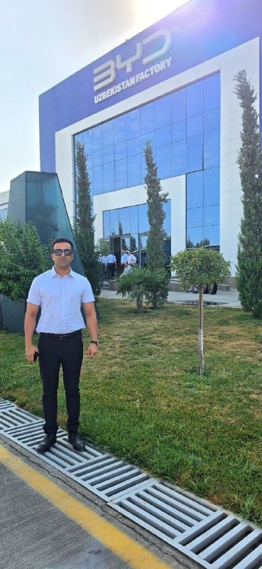 توئیتر داغ خبری (اخبار جنگ ایران وآمریکا ): 🔸۲۵۶ میلیون دلار خط تولید BYD یکی از بهترین خودروسازان دنیا راهاندازی میشه ولی اینجا ۶ میلیارد دلار به ... میدن بره زبا