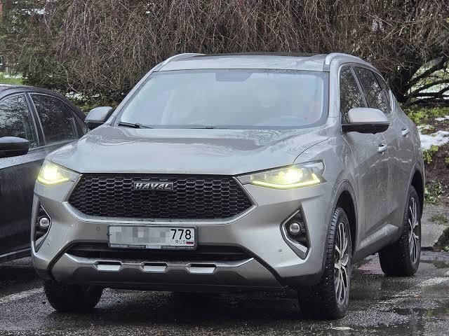 В Питере начали выдавать номера с новым региональн...