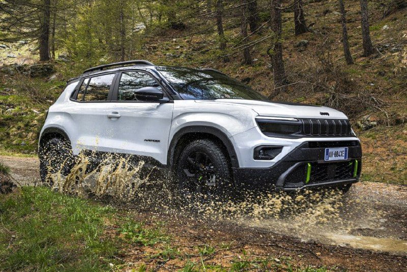 Кроссовер Jeep Avenger получил полноприводную версию 4xe 3
