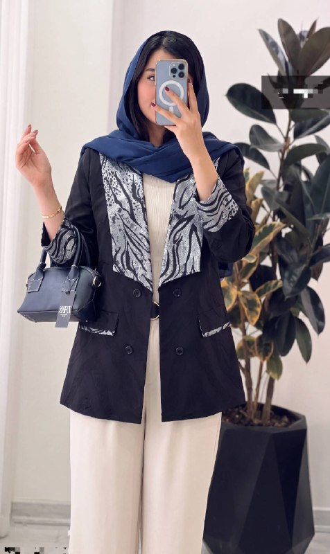 همکاری مانتو(الی): 🆔 شناسه : 23000 👚 نام : کت ژاکاردمجلسی 👗 جنس : ژاکارد 🖌️ رنگ بندی : مشکی یقه نقره ای 👨👩👦 سایز ها : فری 💰 قیمت همکاری: