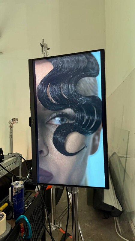 В понедельник участвовала в съемке для ТО-МАПодготовила вот такие парики. Команда была в восторге от белого, фото с ним сделали, по-моему, все.В команде все ребята очень талантливые 💔 Надеюсь, работаем вместе не последний раз.Для меня такие проекты — это непередаваемые ощущения от атмосферы съемки, команды, места. Жаль, что иногда, из-за плотного графика, их меньше, чем хотелось бы 👹Как вам образы?В понедельник участвовала в съемке для ТО-МАПодготовила вот такие парики. Команда была в восторге от белого, фото с ним сделали, по-моему, все.В команде все ребята очень талантливые 💔 Надеюсь, работаем вместе не последний раз.Для меня такие проекты — это непередаваемые ощущения от атмосферы съемки, команды, места. Жаль, что иногда, из-за плотного графика, их меньше, чем хотелось бы 👹Как вам образы?