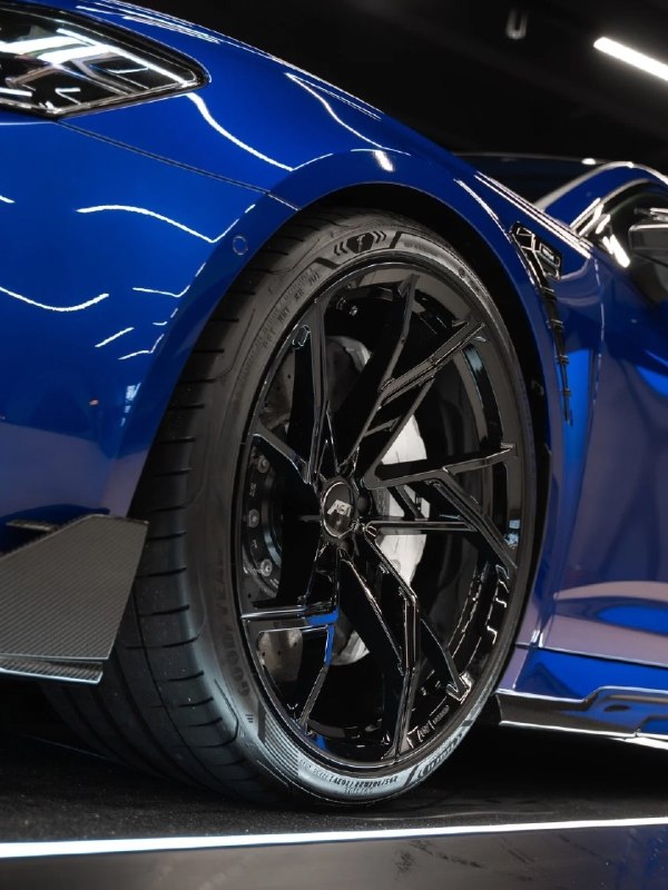 The 1of1 ABT RS6-LE in Ultra Blue. 3