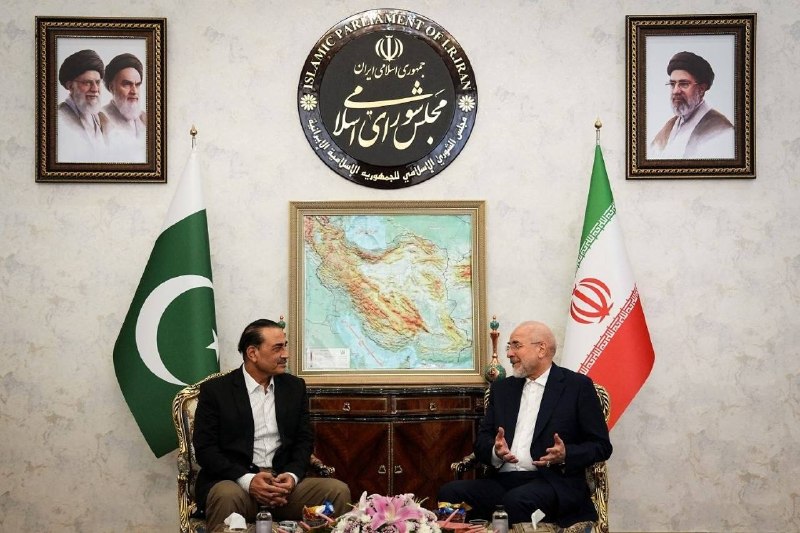 اخبار جنگ ایران امریکا: 🇵🇰🇮🇷 رئیس ارتش پاکستان، فیلد مارشال عاصم منیر، با محمد سامتینگ قالیباف، رئیس مجلس شورای اسلامی، دیدار کرد. قالیباف اظهار