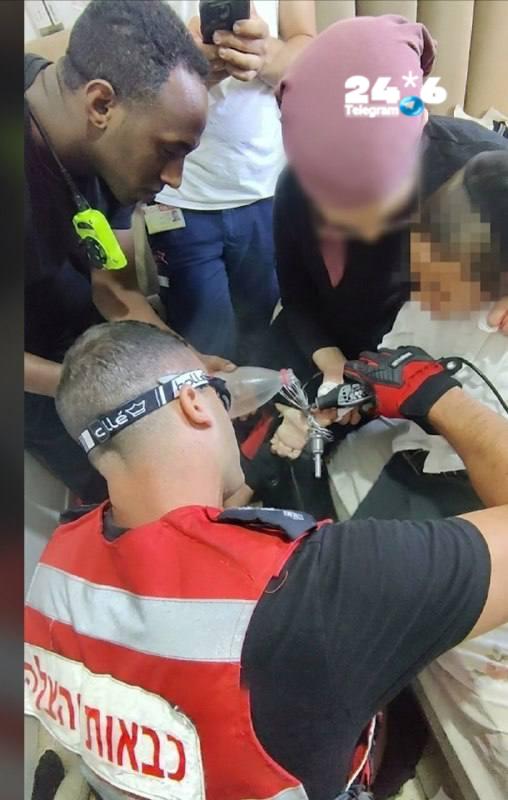 🇮🇱 ידו של ילד נלכדה בתוך אביזר של מיקסר בביתו בירושלים, לוחמי כבאות והצלה הוזעקו למקום וחילצו אותו ללא פגע.