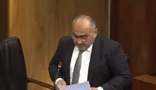 ויכוח סוער בין חברי הפרלמנט סזאר אבי חליל ובילאל אלחשימי מצחיק את היושב ראש ברי!