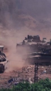 כוחות ישראליים עברו דרך זוותאר אל-שרקיה בדרום לבנון, כאשר חופרים הרסו בתים ליד זוותאר אל-גרביה, אחד משני אז…