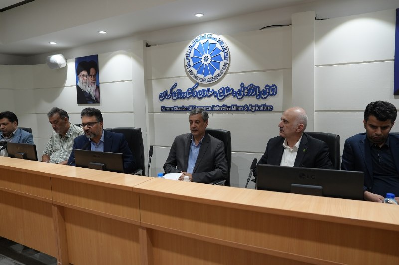 اتاق ايران آنلاین: رئیس اتاق کرمان:🔴 صنعت سم و کود کرمان یک مزیت مطلق راهبردی است🔹سید مهدی طبیبزاده رئیس اتاق کرمان در نشست کمیسیون صنعت ا
