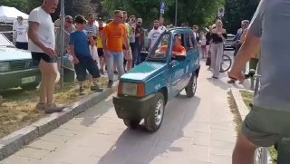 Самый узкий FIAT Panda в мире — ширина всего 50 смВ Италии на слёте владельцев F