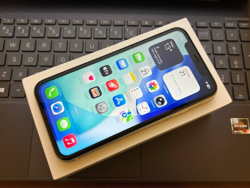 iPhone 11 — 64 ГБ. — фото 1