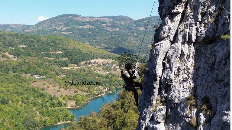 Serbian special forces are trained at the entrance to Bosnia, with an American general watching over