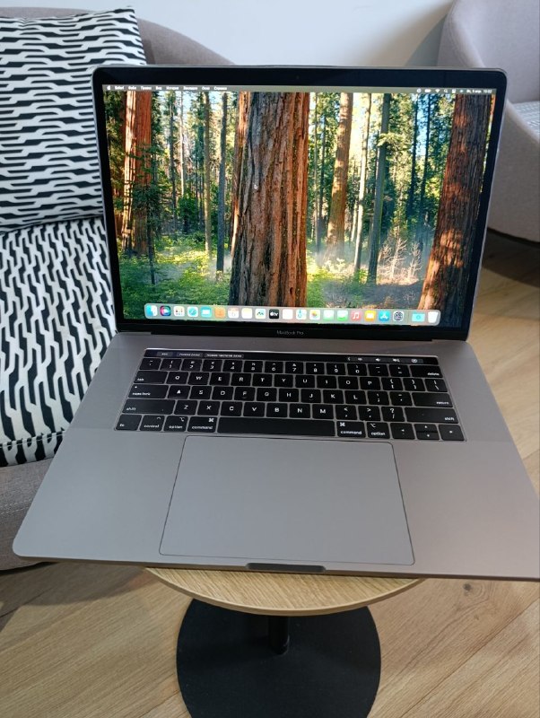 MacBook Pro 2018 15» с Touch Bar — 16GB / 512GB, отличное состояние — фото 1