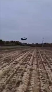 מסוק צבאי איטלקי CH-47 Chinook התרסק באזור Brcko בצפון מזרח בוסניה והרצגובינה. על פי הרשויות המקומיות ובית…